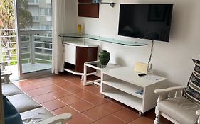 Apartamento incrível em Cabo Frio com localização privilegiada ao lado da praia do forte!